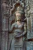 Banteay Kdei temple - threshold guardian bas-relief.